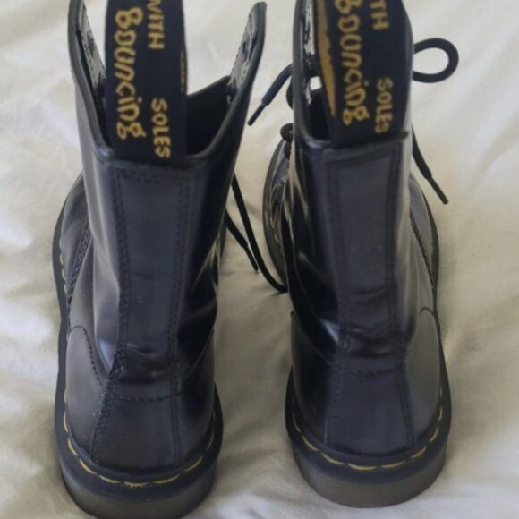 Dr Martens Air Wair 11821 Lace Up Boots Size 8 Bouncing Sole Excellent Condition